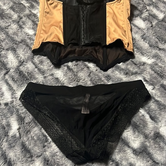 Vintage Victorias Secret Black and Gold Corset set - Picture 4 of 10